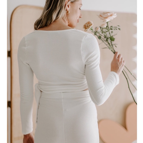 FEW LEFT❗️Sophisticated Sexy Chic Ribbed White 2-Piece Midi Skirt Set - Picture 5 of 8